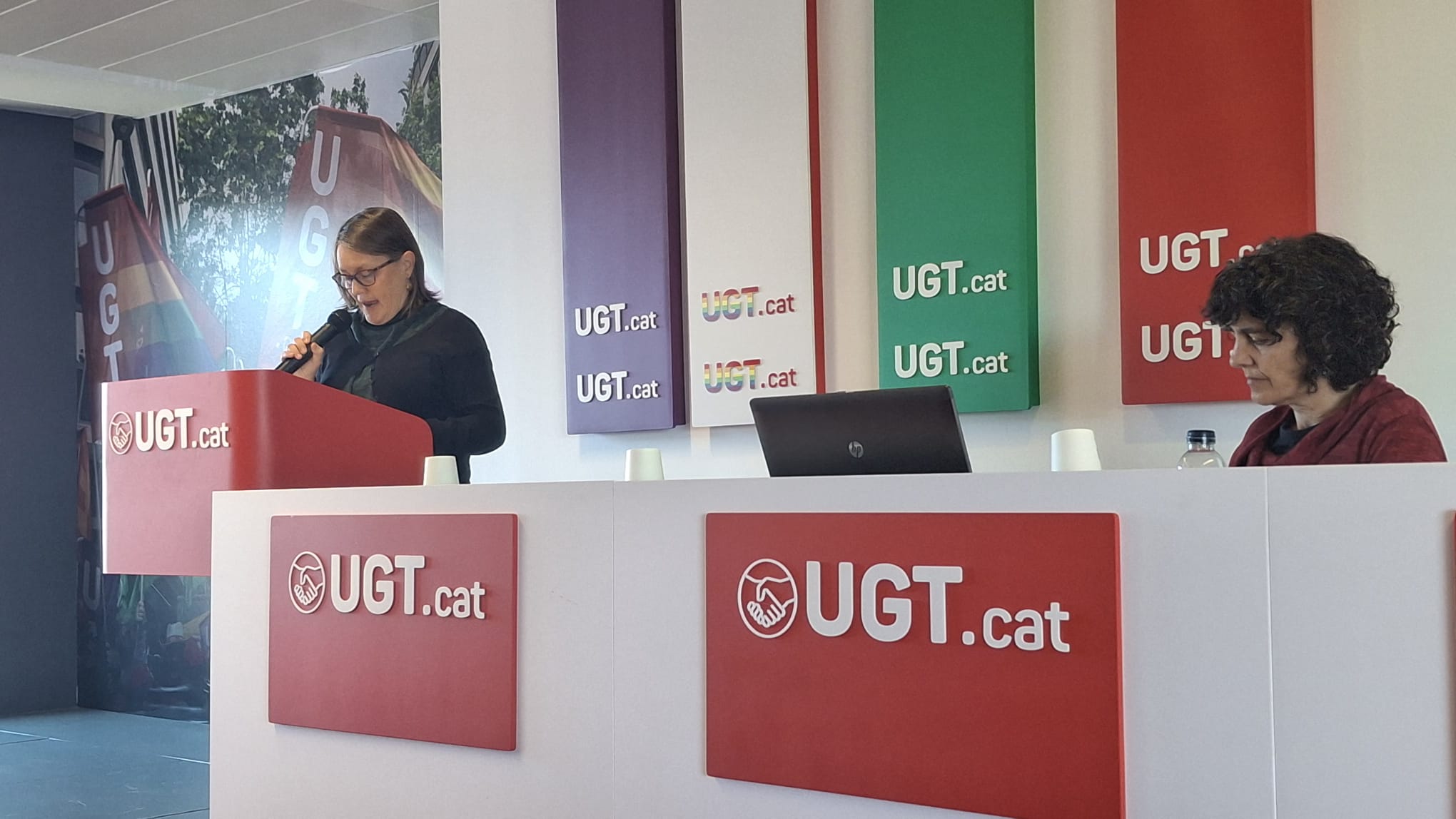 Cati Llibre, vicesecretària general de la UGT de Catalunya, i Magda Gascón, responsable del Servei Lingüístic de la UGT